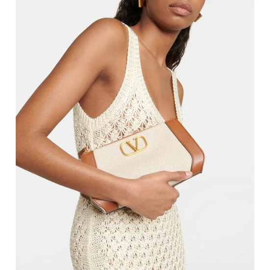 Valentino Garavani VLogo Medium Cosmetics Case 3 Valentino Garavani VLogo Medium Cosmetics Case