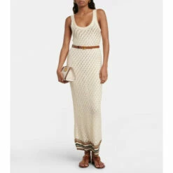 Valentino Garavani VLogo Medium Cosmetics Case 9 Valentino Garavani VLogo Medium Cosmetics Case -Valentino Garavani Sales unnamed file 103