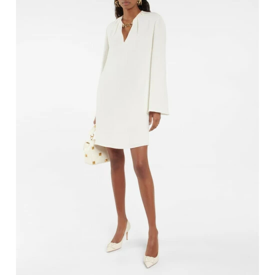 Valentino Garavani VLogo Leather Pumps 3 Valentino Garavani VLogo Leather Pumps