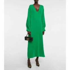 Valentino Garavani Rockstud Alcove Small Leather Shoulder Bag 9 Valentino Garavani Rockstud Alcove Small Leather Shoulder Bag -Valentino Garavani Sales unnamed file 1095