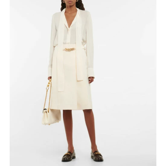 Valentino Garavani VLogo Chain Leather Loafers 3 Valentino Garavani VLogo Chain Leather Loafers