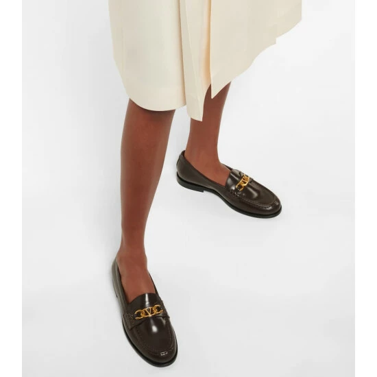 Valentino Garavani VLogo Chain Leather Loafers 5 Valentino Garavani VLogo Chain Leather Loafers - Image 3