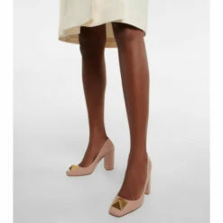 Valentino Garavani One Stud Patent Leather Pumps -Valentino Garavani Sales unnamed file 1233