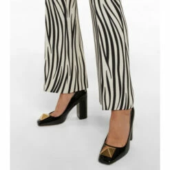 Valentino Garavani One Stud Patent Leather Pumps 9 Valentino Garavani One Stud Patent Leather Pumps -Valentino Garavani Sales unnamed file 1491