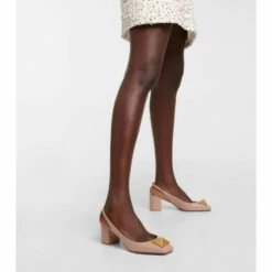 Valentino Garavani One Stud Patent Leather Pumps -Valentino Garavani Sales unnamed file 1927