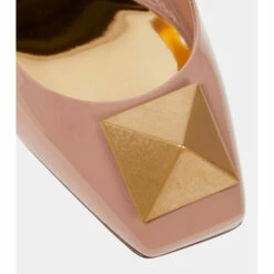 Valentino Garavani One Stud Patent Leather Pumps -Valentino Garavani Sales unnamed file 1929