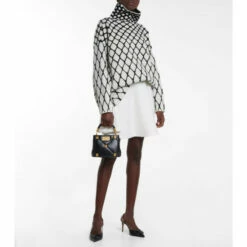 Valentino Garavani Roman Stud The Handle Leather Tote -Valentino Garavani Sales unnamed file 2185