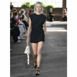 Valentino Garavani Roman Stud Small Leather Tote -Valentino Garavani Sales unnamed file 2330