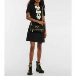 Valentino Garavani Stud Sign Leather Shoulder Bag -Valentino Garavani Sales unnamed file 2334