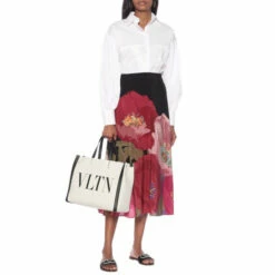 Valentino Garavani Grande Plage Medium VLTN Canvas Tote 9 Valentino Garavani Grande Plage Medium VLTN Canvas Tote -Valentino Garavani Sales unnamed file 2431