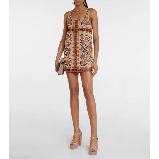 Valentino Garavani VLogo Leather Platform Sandals 3 Valentino Garavani VLogo Leather Platform Sandals