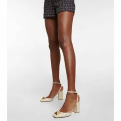 Valentino Garavani One Stud Leather Pumps -Valentino Garavani Sales unnamed file 2527