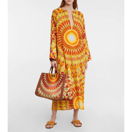 Valentino Garavani VLogo Medium Canvas Tote Bag 6 Valentino Garavani VLogo Medium Canvas Tote Bag - Image 4