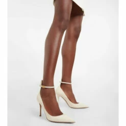 Valentino Garavani VLogo Patent Leather Pumps -Valentino Garavani Sales unnamed file 2899