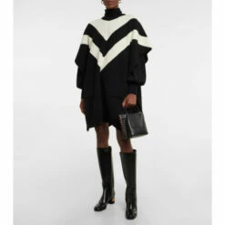 Valentino Garavani Rockstud Small Leather Tote Bag -Valentino Garavani Sales unnamed file 3198