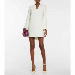 Valentino Garavani Roman Stud Medium Leather Shoulder Bag 9 Valentino Garavani Roman Stud Medium Leather Shoulder Bag -Valentino Garavani Sales unnamed file 3268