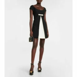 Valentino Garavani VSling Leather Shoulder Bag -Valentino Garavani Sales unnamed file 3317