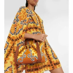 Valentino Garavani VLogo Signature Canvas Tote Bag -Valentino Garavani Sales unnamed file 3517