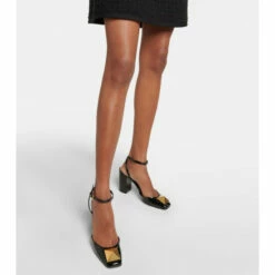 Valentino Garavani One Stud Patent Leather Pumps -Valentino Garavani Sales unnamed file 553