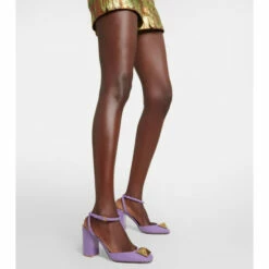 Valentino Garavani Roman Stud Leather Pumps -Valentino Garavani Sales unnamed file 643